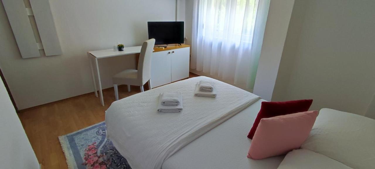 Villa Monera Apartments & Rooms & Free Garage Mostar Exterior photo